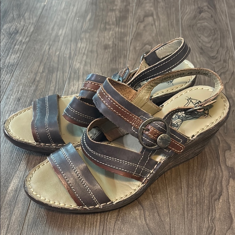 Fly London Salm Verde 631 Sandals